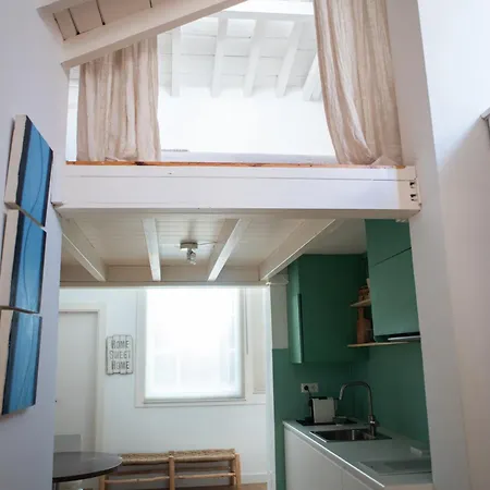 Cozy & Quiet In The Center Apartment