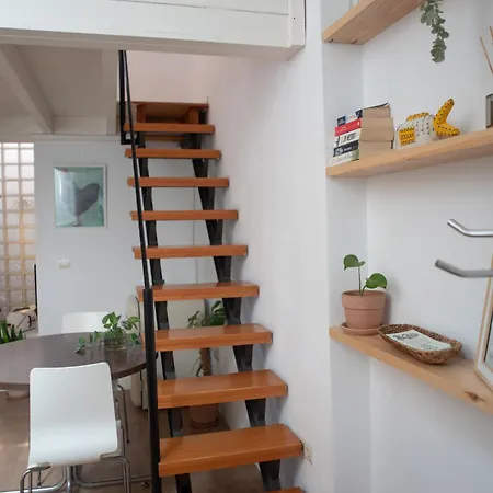 Cozy & Quiet In The Center Apartment