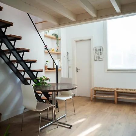 Cozy & Quiet In The Center Apartment